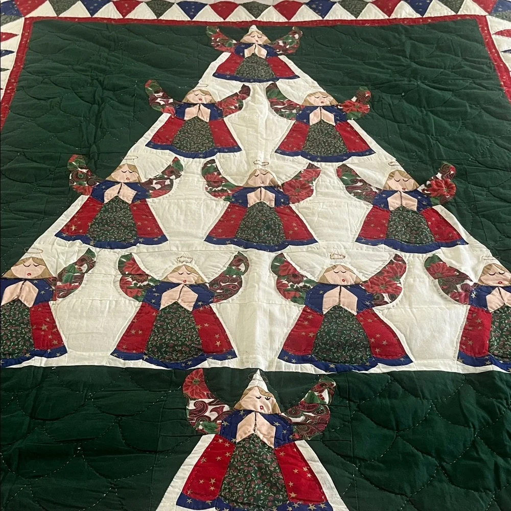 HANDMADE Angel Praying Choir Festive QUILT Scalloped Edges HOLIDAY CHRISTMAS Tre